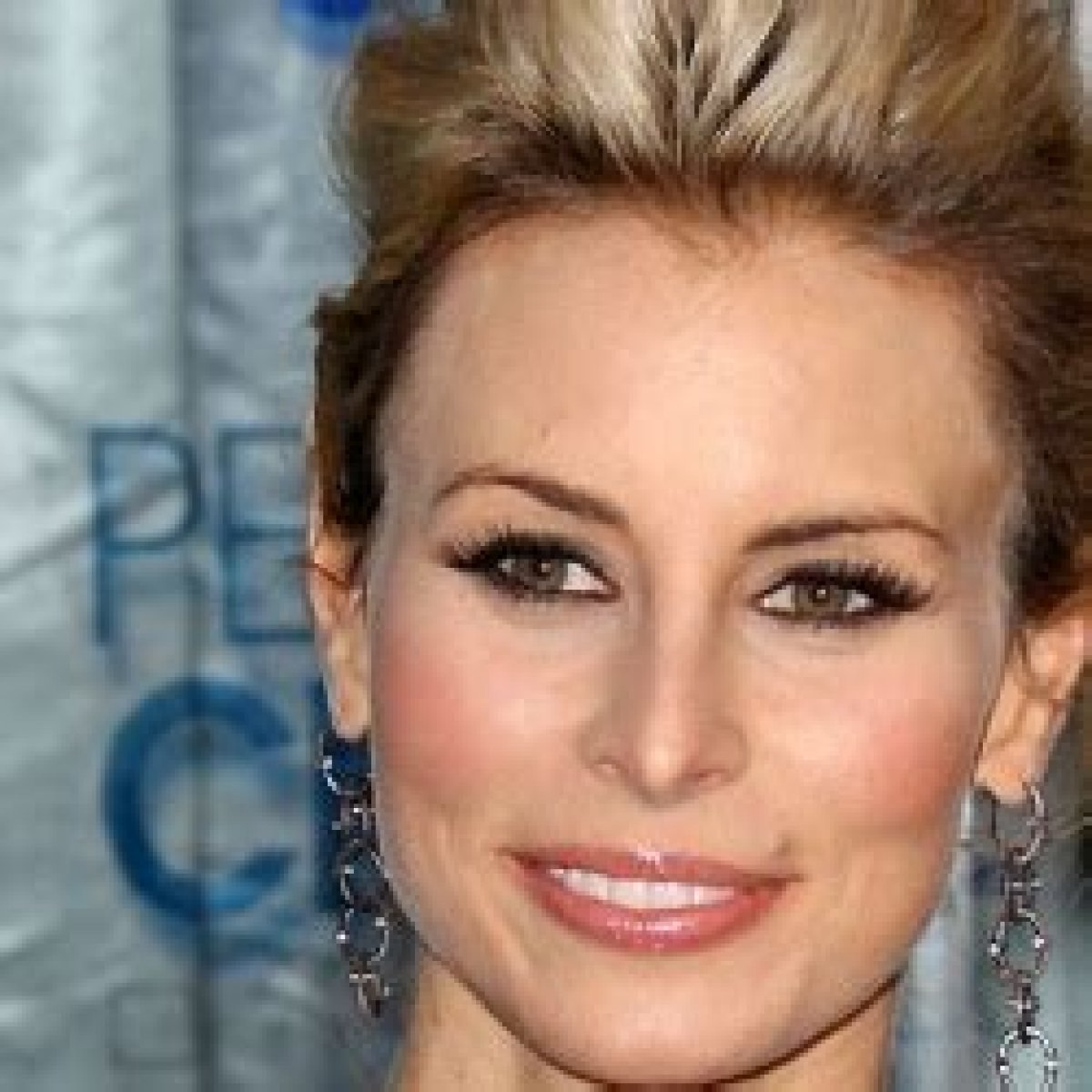 How tall is Niki Taylor